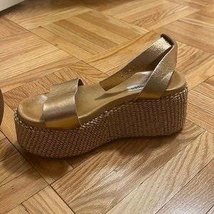 Steve Madden Rosanna platform rose gold straw sandal size 7